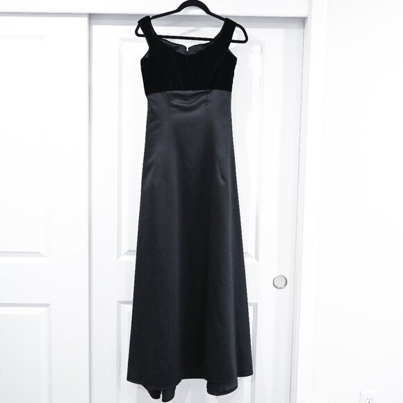 Victor Costa Size 6 Black Velvet off the Shoulder Maxi Gown with Satin Body